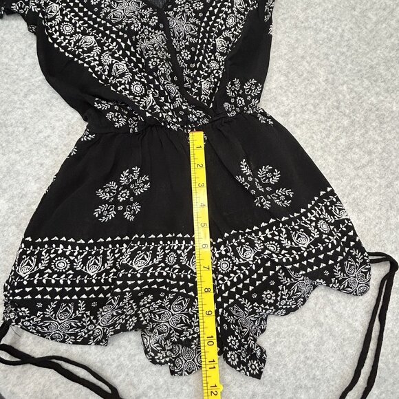 BAND OF GYPSIES XS Romper Black White Boho Bandana Print V-Neck Flutter Sleeve - Picture 7 of 12